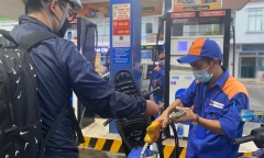 Giá xăng có cơ hội giảm về 21.000 đồng/lít