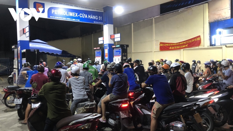 Huy động 80 xe chở xăng dầu để tăng cường nguồn cung cho TP HCM