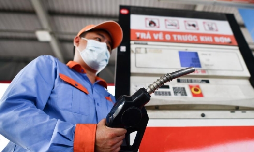 Giá xăng giảm nhẹ hơn 100 đồng/lít