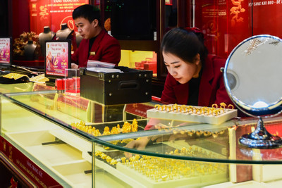 Giá vàng hôm nay 3/3: Áp lực USD, vàng giảm giá