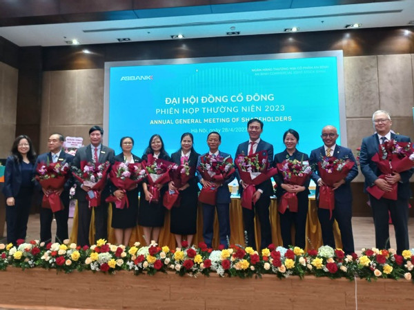ABBank 5 năm tới không chia cổ tức tiền mặt, đầu tư tìm người tài