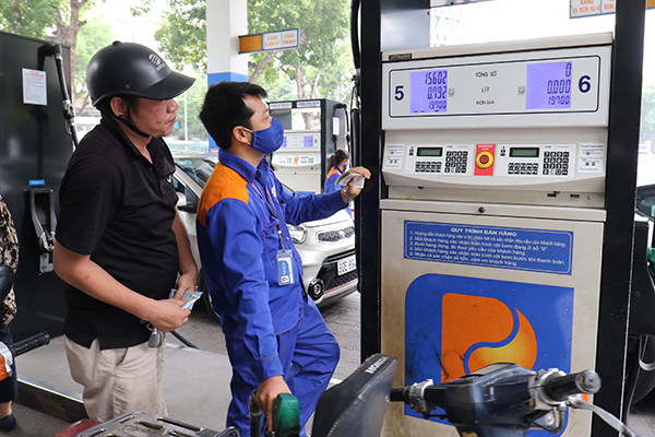 Sau 3 lần giảm, giá xăng dầu trong nước bật tăng từ 15h hôm nay