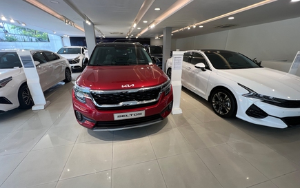 Thị trường ô tô ảm đạm trong tháng