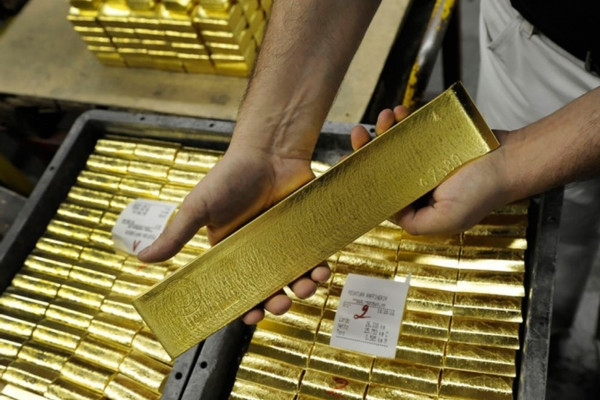 Giá vàng hôm nay 9/10/2023: Áp lực USD và lãi suất cao, vàng gặp khó