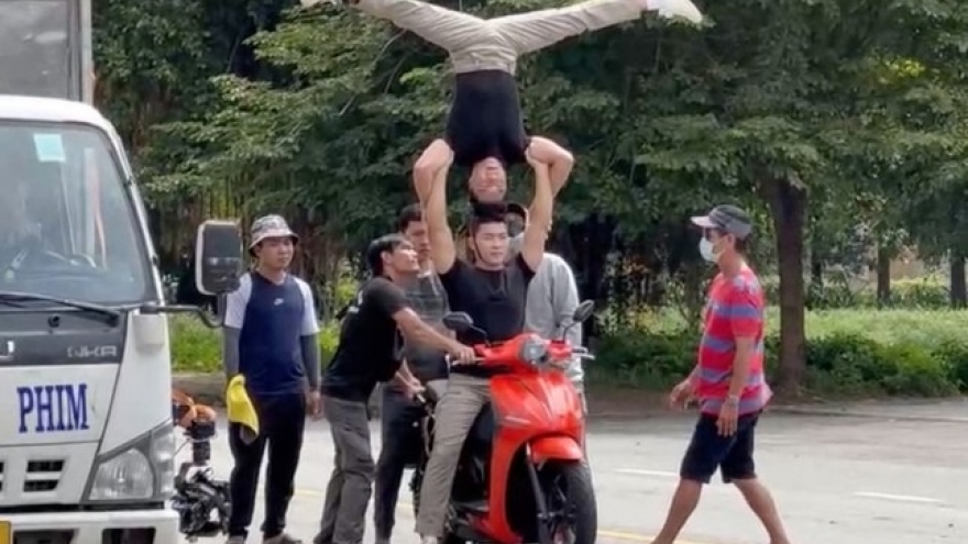 Quốc Cơ - Quốc Nghiệp xin lỗi vụ quảng cáo