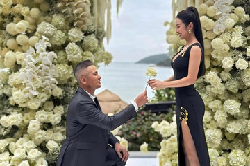 Chồng quỳ gối tặng hoa Jennifer Phạm, dàn Táo Quân chơi trò trẻ thơ