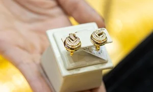 Giá vàng hôm nay 26/2: Giảm mạnh, vẫn được dự đoán sẽ lập mốc 3.200 USD/ounce