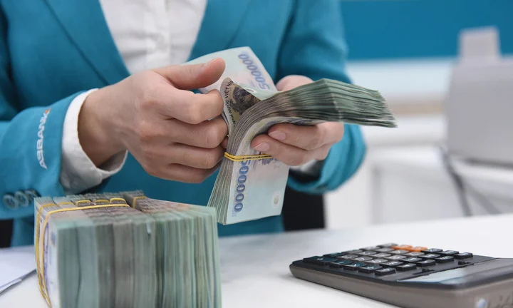 Ngân hàng 'đua' giảm lãi suất huy động, mức nào thấp nhất?