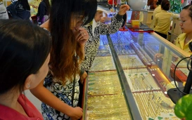 Giá vàng hôm nay 6-4: Lao dốc mạnh, vì sao chuyên gia dự báo còn giảm tiếp?