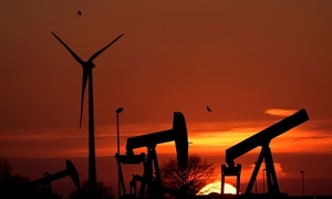 Giá xăng dầu hôm nay 22/4: Biến động trái chiều