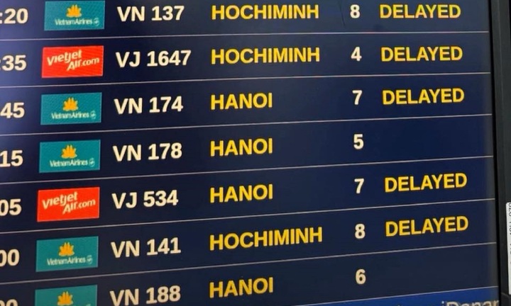 Vì sao hàng loạt chuyến bay vừa bị hủy, hoãn kéo dài?