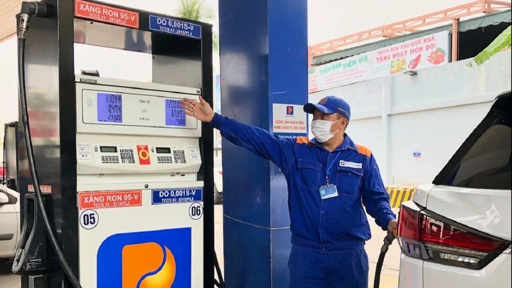 Chiều nay, giá xăng có thể giảm, giá dầu tăng