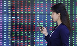 Chứng khoán vượt đỉnh lịch sử: Hôm nay tiếp tục tăng, lập kỷ lục mới 1.600 điểm?