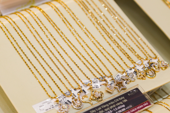 Giá vàng hôm nay 15/8: Quay đầu lao dốc