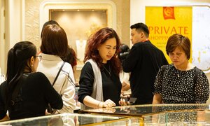 Vàng thế giới sẽ sớm vượt 3.800 USD/ounce, vàng trong nước khó bứt phá