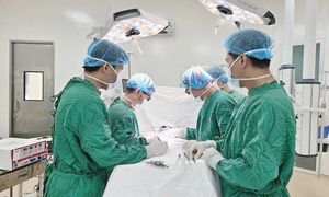 Nam sinh viên thoát hiểm sau ca mổ cắt khối u lớn hiếm gặp trong ngực